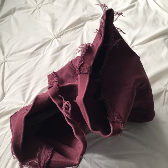 AEO Super Stretch Hi Rise Distressed Maroon Shorts - Picture 6 of 7